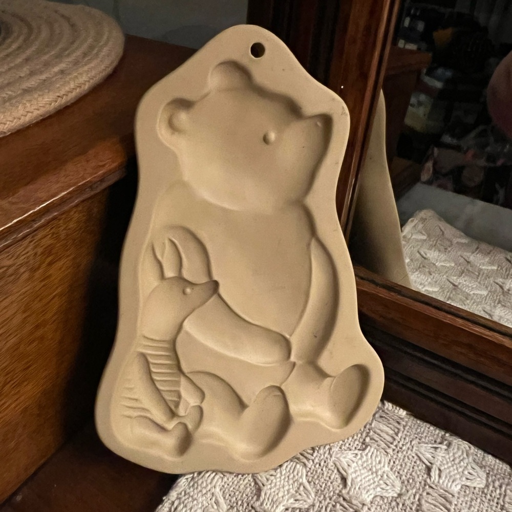 DISNEY x Hill Design Brown Bag Cookie Stoneware Art Mold Pooh and Piglet 6.5 in.